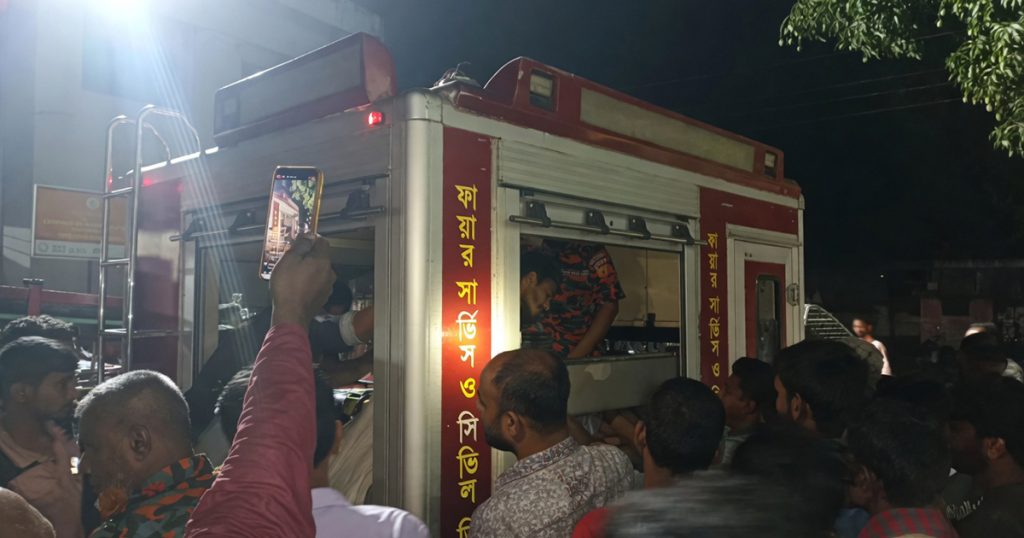 কুড়িগ্রামে ট্রাক মাইক্রোবাস সংঘর্ষে নিহত